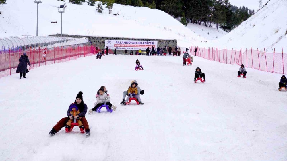 Palandöken Belediyesi’nden Renk Katan Kızak Keyfi