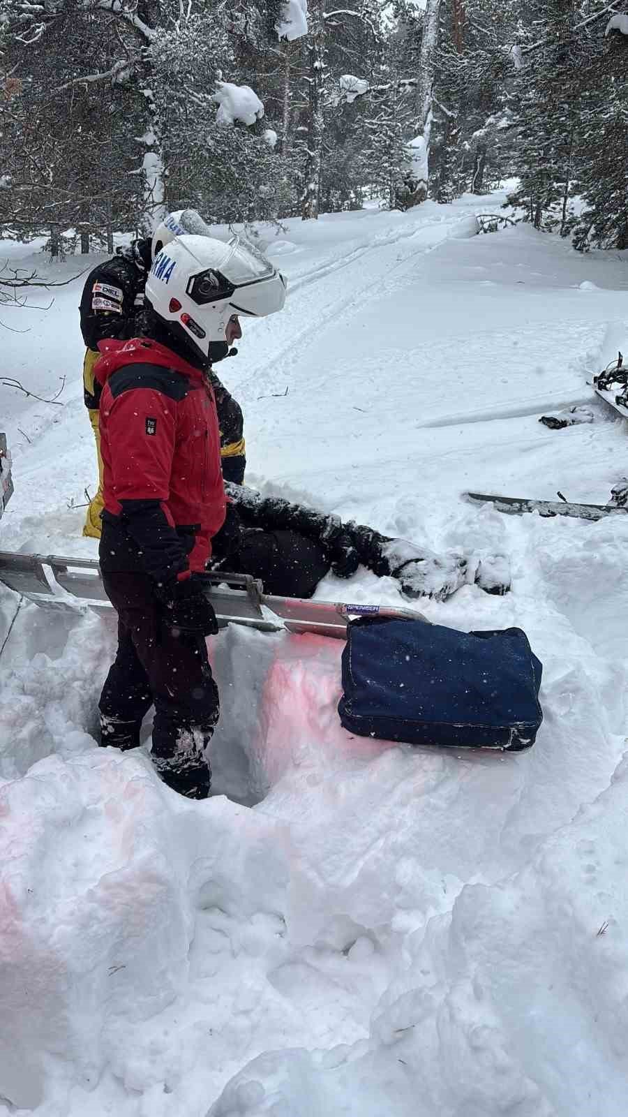 Sarıkamış’ta Düşerek Ayağını Kıran Kadının İmdadına Jak Ekipleri Yetişti