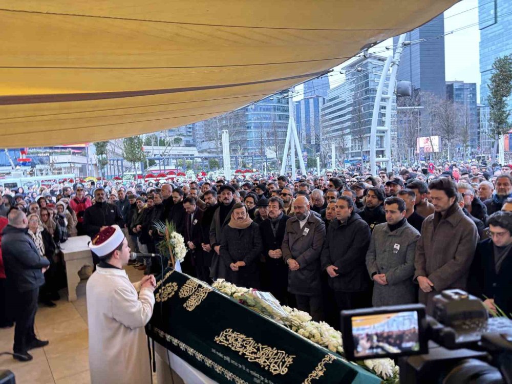 Şarkıcı Fatih Ürek Son Yolculuğuna Uğurlandı