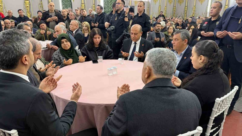 Chp Genel Başkanı Özel Depremin 3. Yıl Dönümünde Gaziantep’i Ziyaret Etti