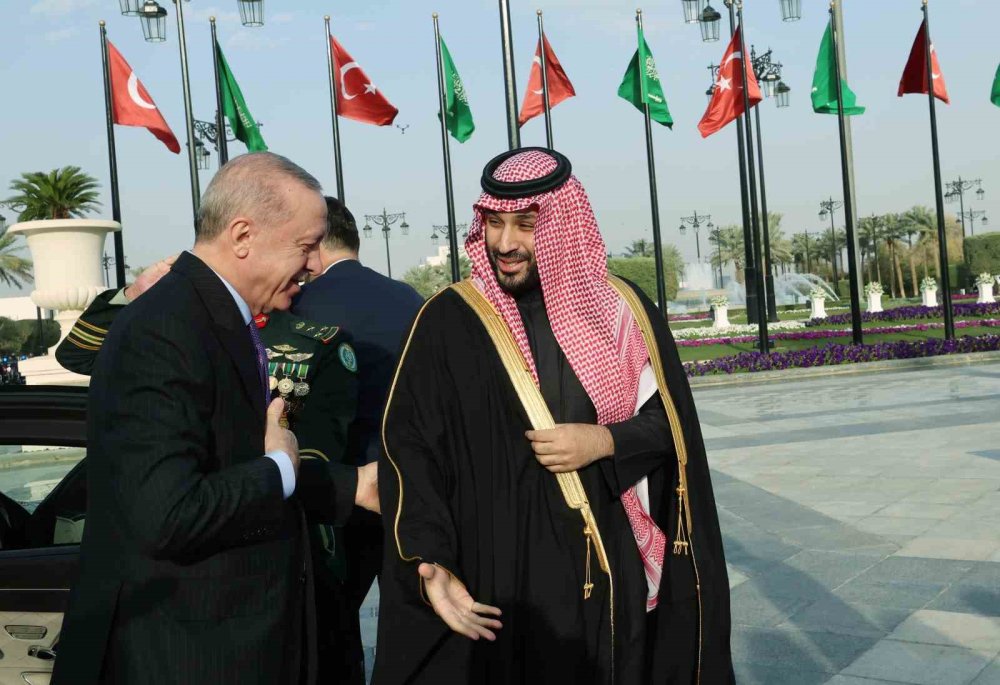 Cumhurbaşkanı Erdoğan, Suudi Arabistan’da Resmi Törenle Karşılandı