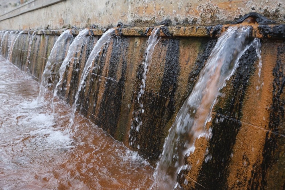 Dünyada Nadir Görülen Doğal Oluşum: 5 Ayrı Su Aynı Noktadan Çıkıyor