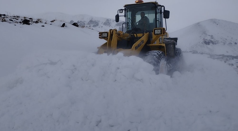 Kars’ta Tipi 48 Köy Yolunu Ulaşıma Kapadı