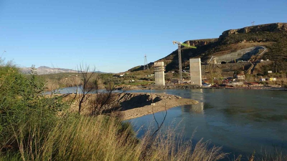 Manavgat Irmağı Taştı, Kenarındaki İşletmeler Sular Altında Kaldı