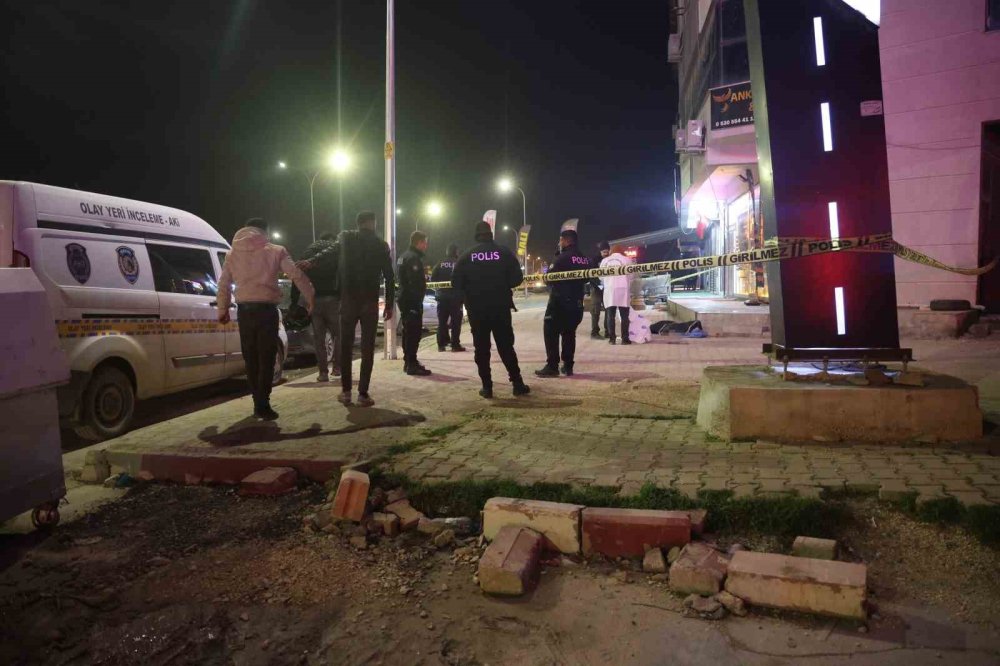 Eşiyle Tartışıp Camdan Atladığı İddia Edilen 5 Çocuk Babası Hayatını Kaybetti