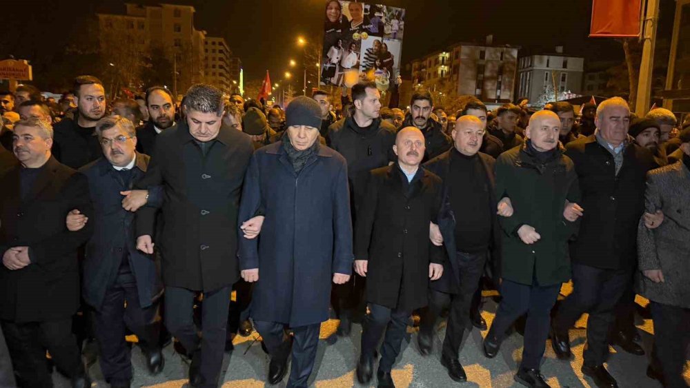 Adıyaman’da Binlerce Kişi Deprem Şehitlerini Andı