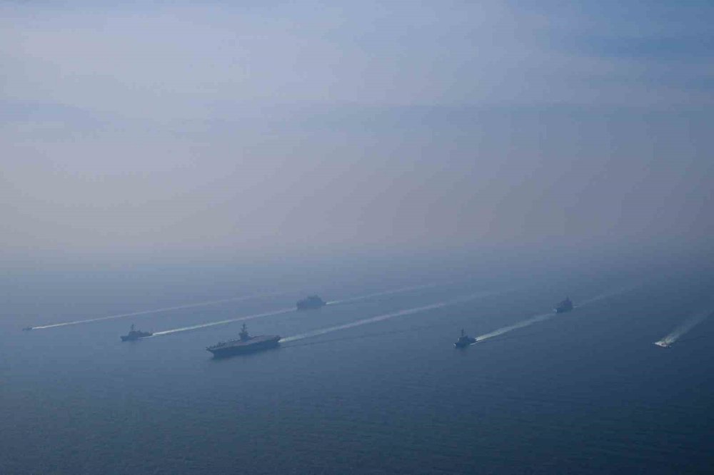 ABD Donanması Umman Denizi'nde.. 'Güç Yoluyla Barış' Mesajı!