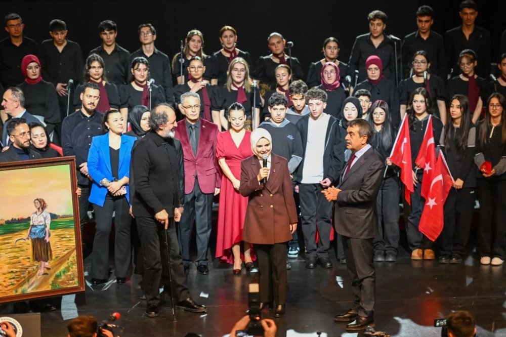 Atatürk Üniversitesi'nde 'Kim Var Sanat' Etkinliği.. Müzik ve Tiyatro ile Yetenekler Sergilendi!