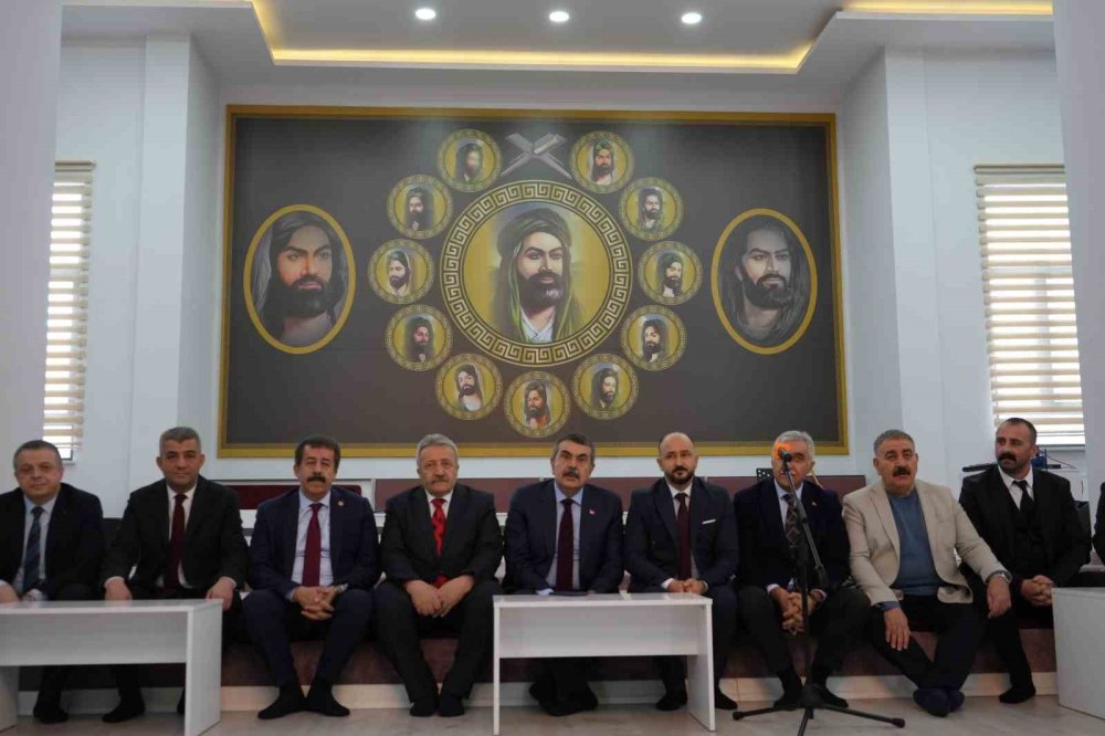 Milli Eğitim Bakanı Prof. Dr. Yusuf Tekin, Erzurum’da Cemevini Ziyaret Etti