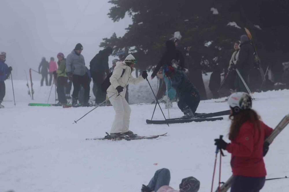 Uludağ’da Rekor Yoğunluk: 47 Bin Araç Giriş Yaptı