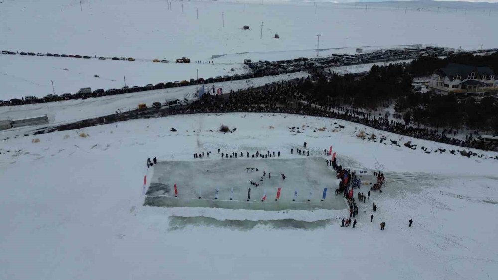 Çıldır Gölü Buz Şenliği.. Buzun Üzerinde Festival ve Renkli Kış Etkinliği!