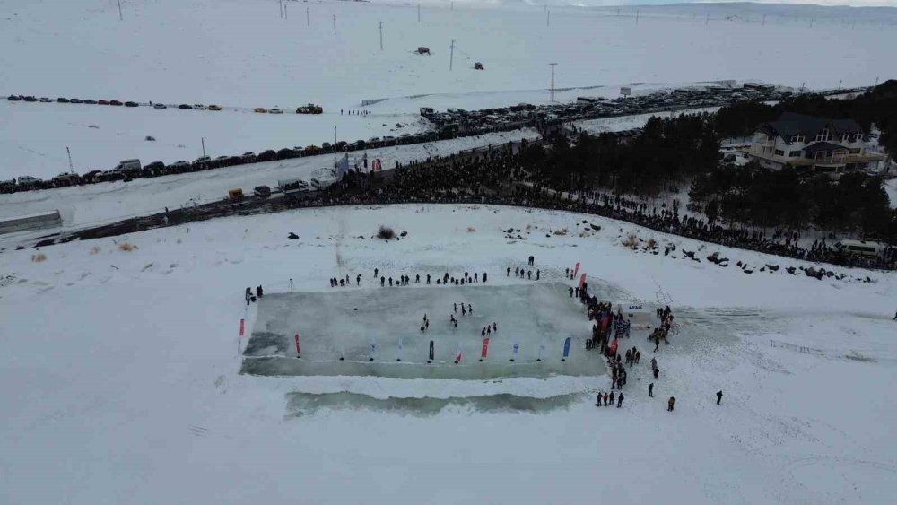 Çıldır Gölü Buz Şenliği.. Buzun Üzerinde Festival ve Renkli Kış Etkinliği!