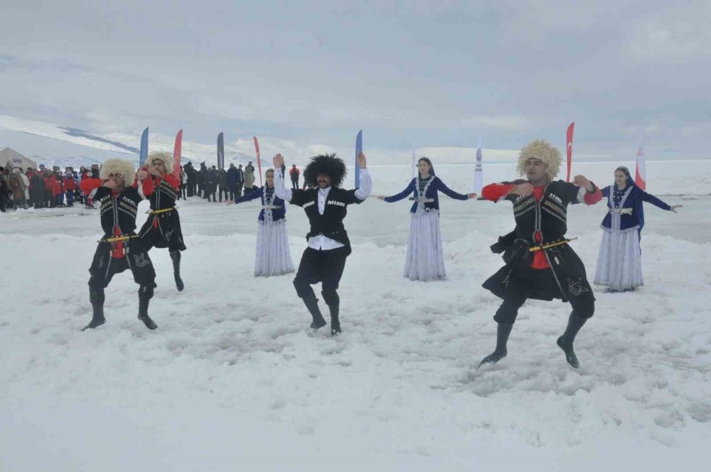 Çıldır Gölü Buz Şenliği.. Buzun Üzerinde Festival ve Renkli Kış Etkinliği!