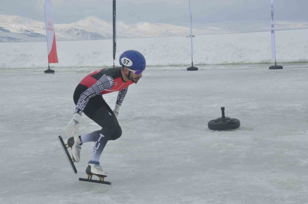 Çıldır Gölü Buz Şenliği.. Buzun Üzerinde Festival ve Renkli Kış Etkinliği!