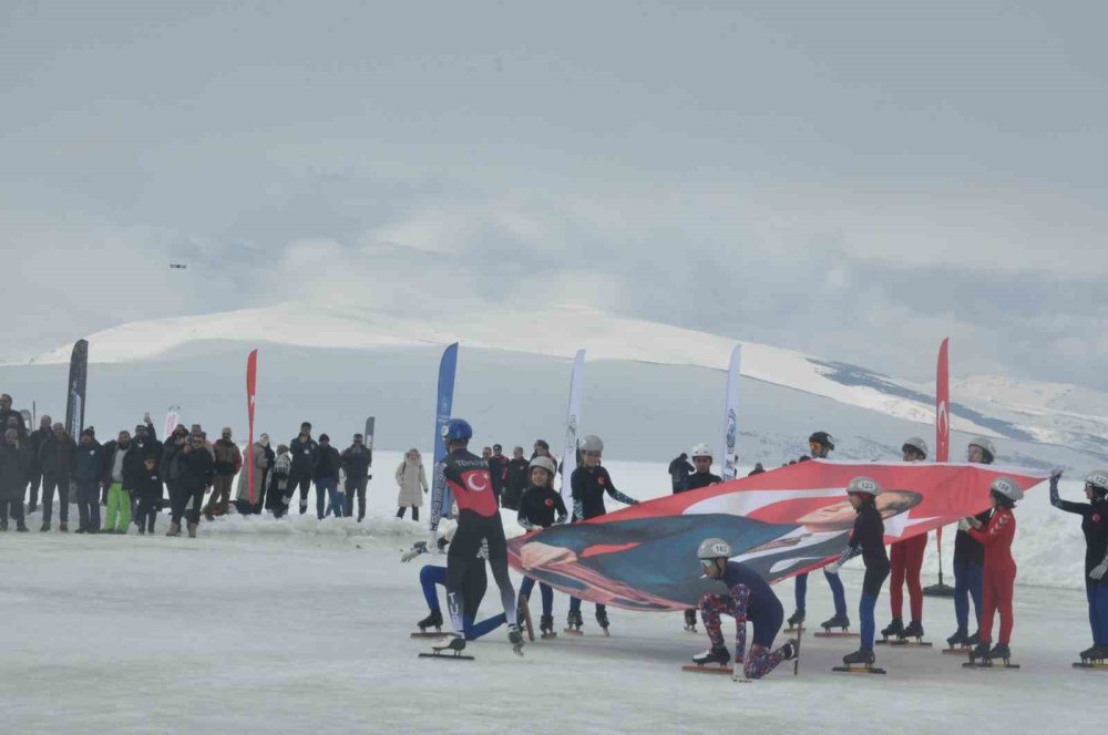 Çıldır Gölü Buz Şenliği.. Buzun Üzerinde Festival ve Renkli Kış Etkinliği!