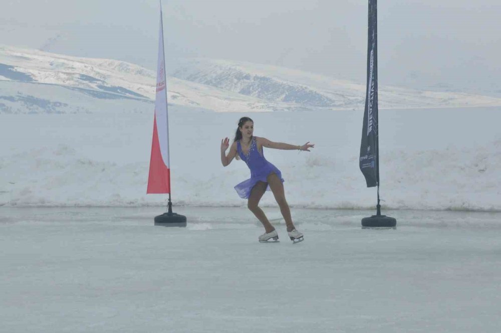 Çıldır Gölü Buz Şenliği.. Buzun Üzerinde Festival ve Renkli Kış Etkinliği!