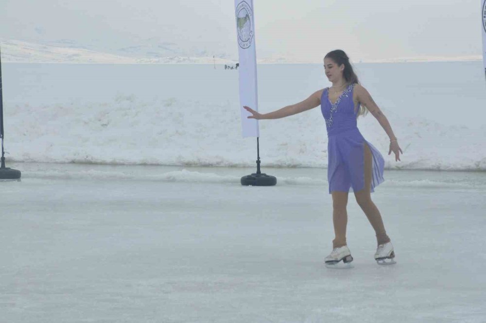 Çıldır Gölü Buz Şenliği.. Buzun Üzerinde Festival ve Renkli Kış Etkinliği!