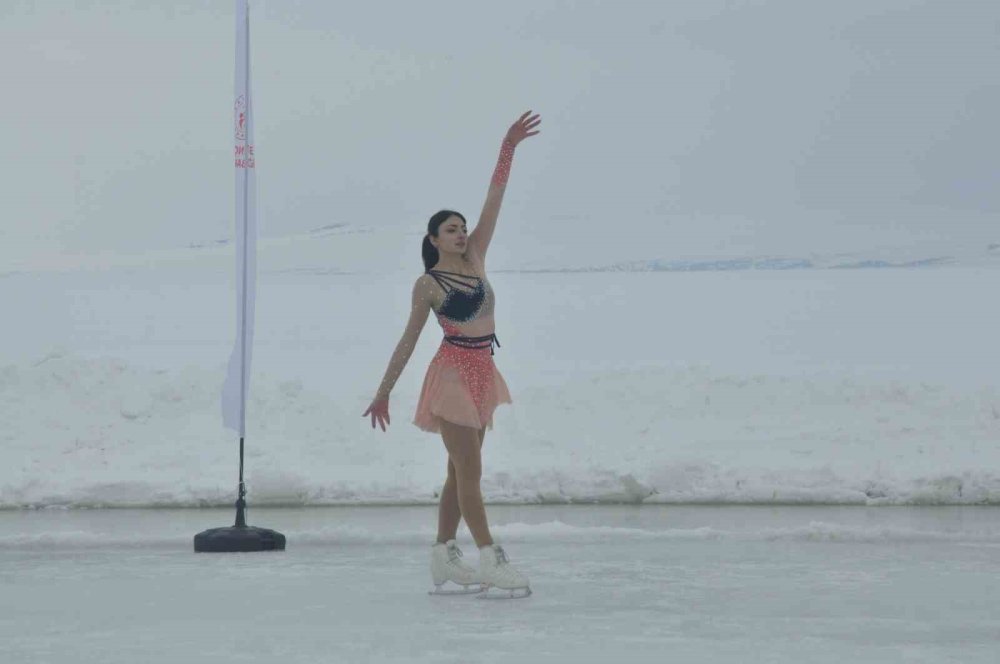 Çıldır Gölü Buz Şenliği.. Buzun Üzerinde Festival ve Renkli Kış Etkinliği!