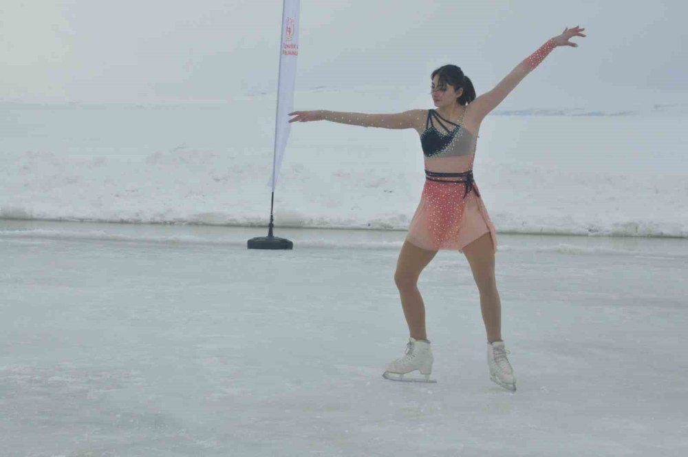 Çıldır Gölü Buz Şenliği.. Buzun Üzerinde Festival ve Renkli Kış Etkinliği!