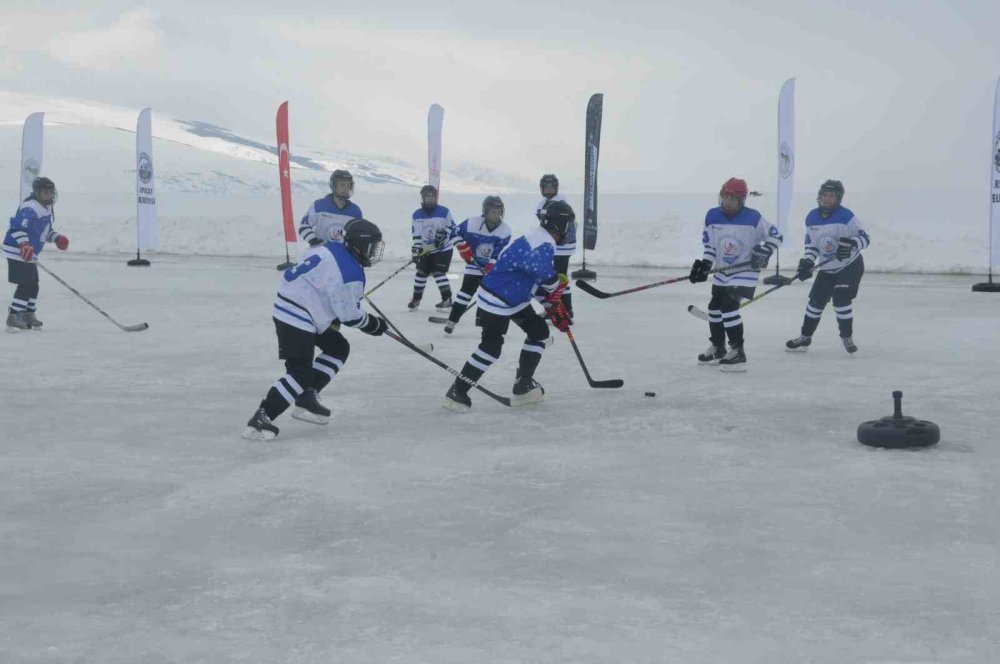 Çıldır Gölü Buz Şenliği.. Buzun Üzerinde Festival ve Renkli Kış Etkinliği!