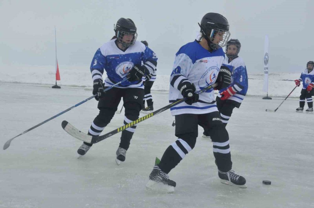 Çıldır Gölü Buz Şenliği.. Buzun Üzerinde Festival ve Renkli Kış Etkinliği!