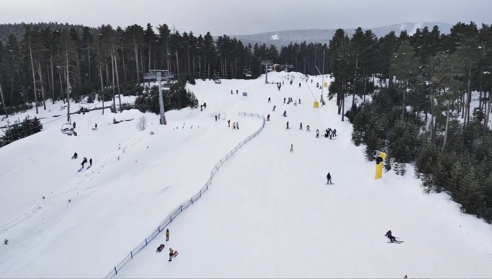 Sarıkamış Kayak Merkezi Doldu Taştı.. Pistlerde Renkli Görüntüler!