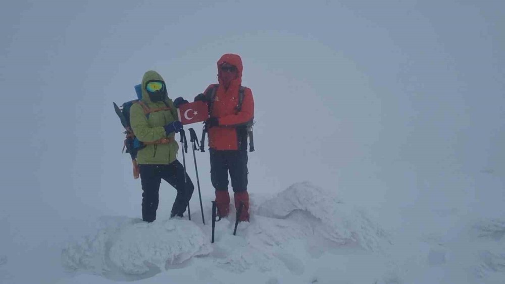 Bubi Dağı’nda Zorlu Kış Tırmanışı.. 2 Bin 450 Metrede Zirveye Ulaştılar!
