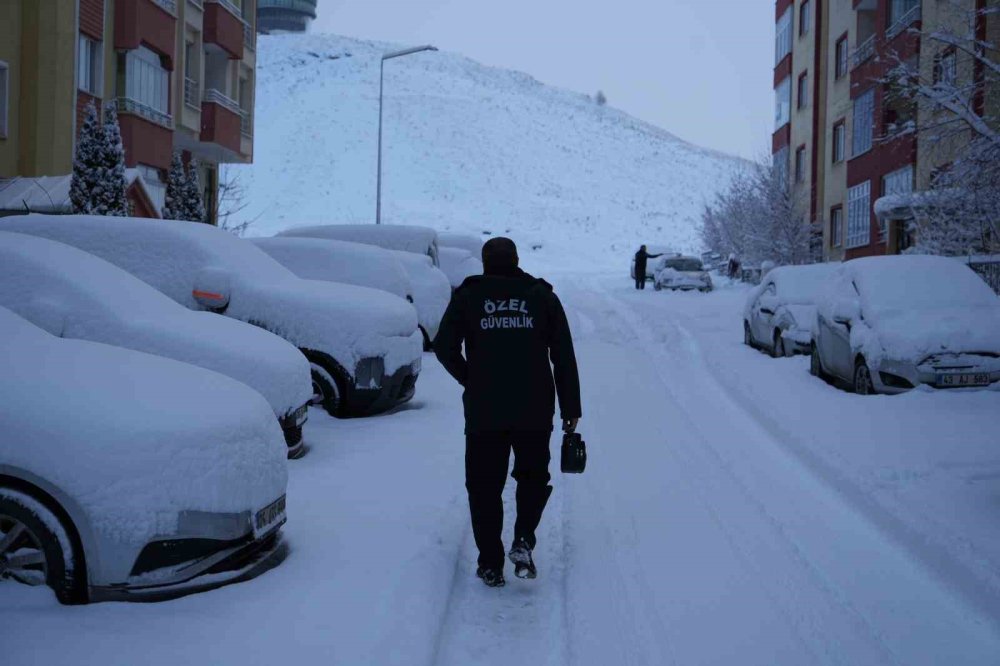 Erzurum Yine Beyaza Büründü.. 775 Köy Yolu Ulaşıma Kapandı!