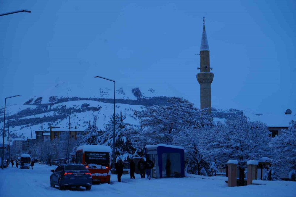 Erzurum Yine Beyaza Büründü.. 775 Köy Yolu Ulaşıma Kapandı!