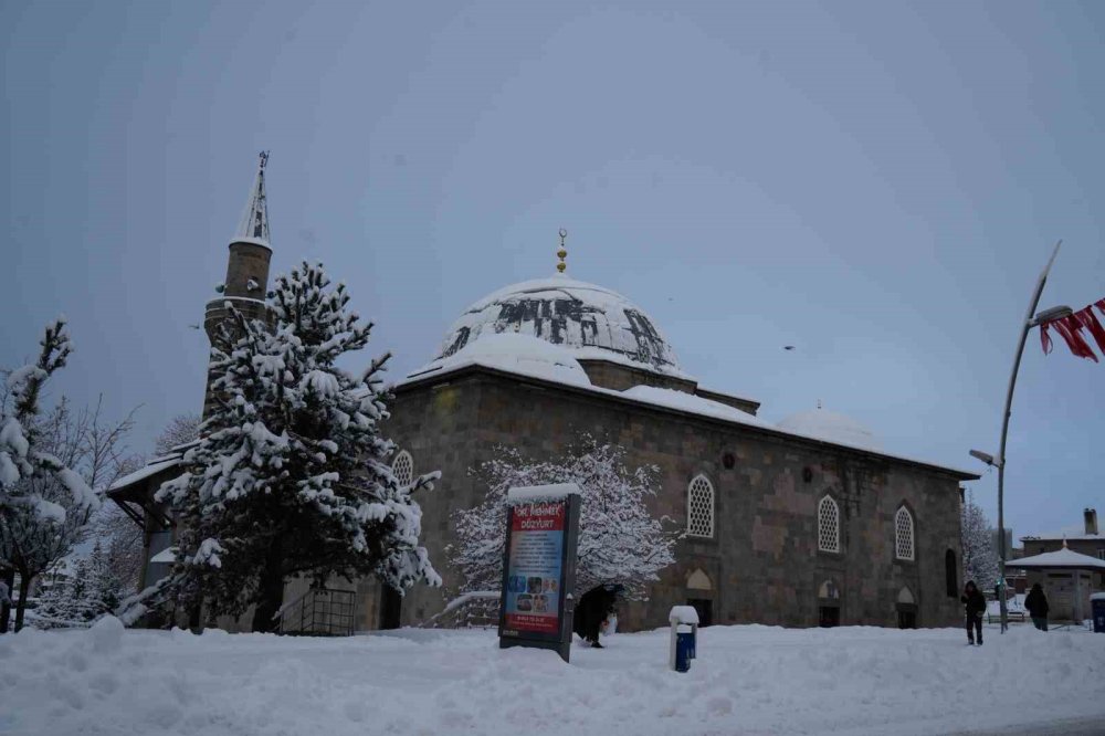 Erzurum Yine Beyaza Büründü.. 775 Köy Yolu Ulaşıma Kapandı!