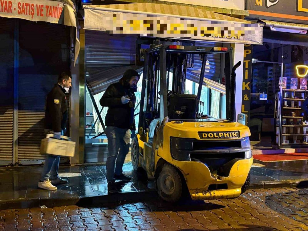 Kayseri'nin Melikgaz’de Forkliftli Kuyumcu Hırsızlığı