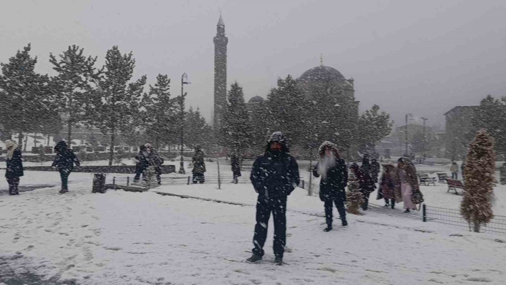 Meteoroloji Uyarmıştı: Kars’ta Yoğun Kar Yağışı Başladı