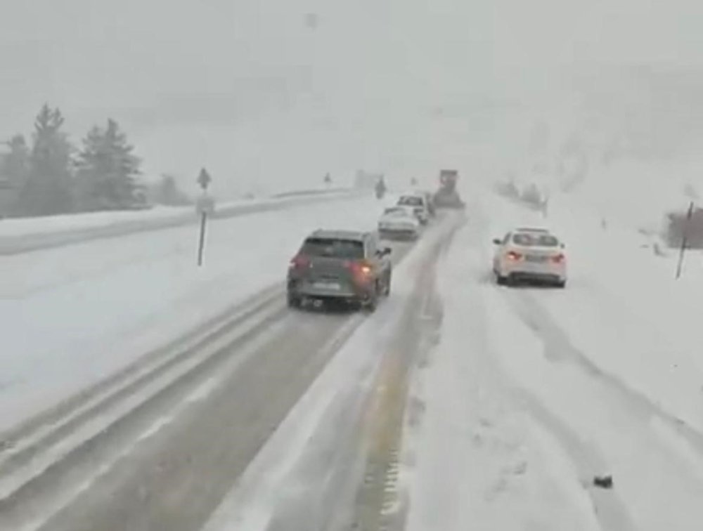 Antalya’nın Bin 825 Rakımlı Alacabel Mevkiinde Kar Yağışı Başladı