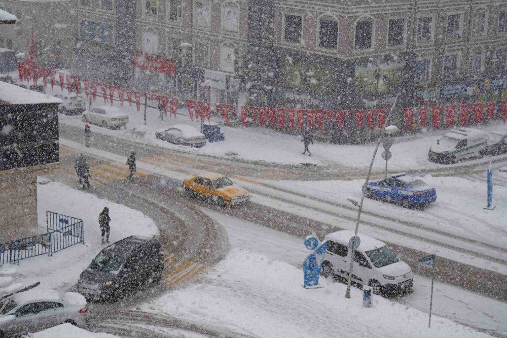 Erzurum’da Kar Sebebiyle 312 Köyün Yolu Kapalı