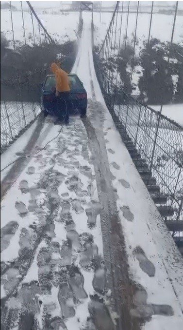 Felaketin Eşiğinde.. 'Bana Bir Şey Olmaz' Diyen Zihniyet Asma Köprüde Sınandı!