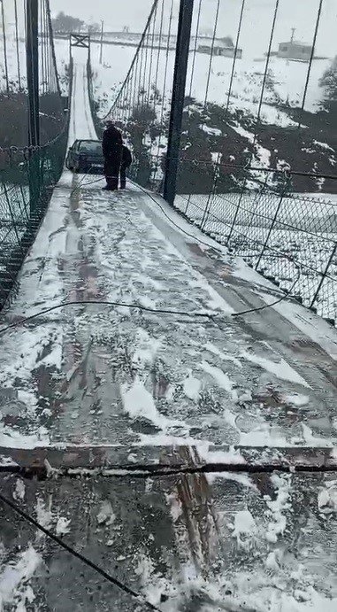 Felaketin Eşiğinde.. 'Bana Bir Şey Olmaz' Diyen Zihniyet Asma Köprüde Sınandı!