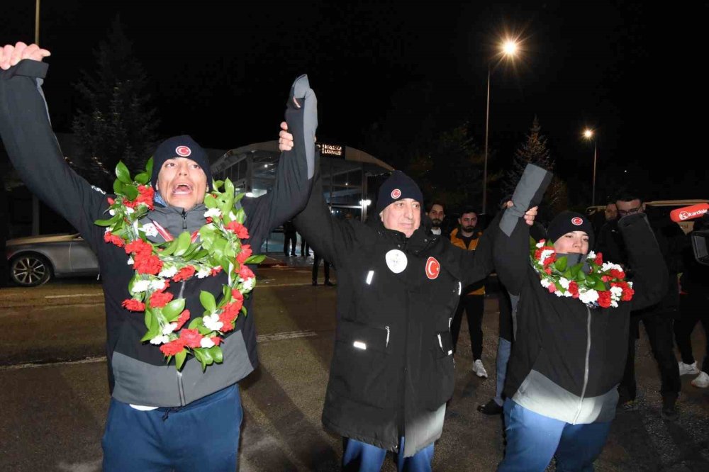 Otizmli Kayakçılardan Dünya Derecesi.. Bingül Kardeşler Erzurum’da Coşkuyla Karşılandı!