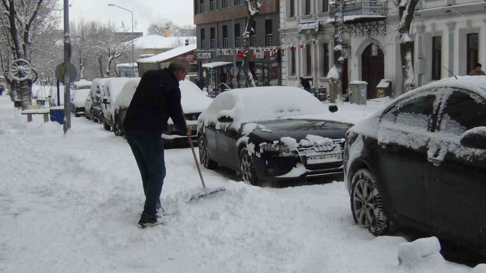 Kars’ta Kar Ve Tipi Geçit Vermiyor: 52 Köy Yolu Ulaşıma Kapandı