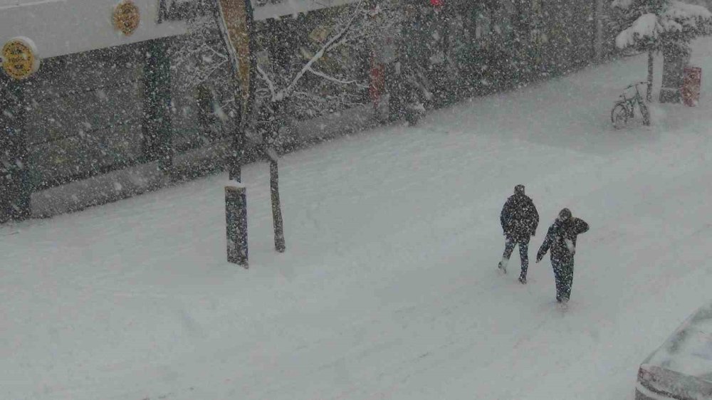 Kars’ta Kar Ve Tipi Geçit Vermiyor: 52 Köy Yolu Ulaşıma Kapandı