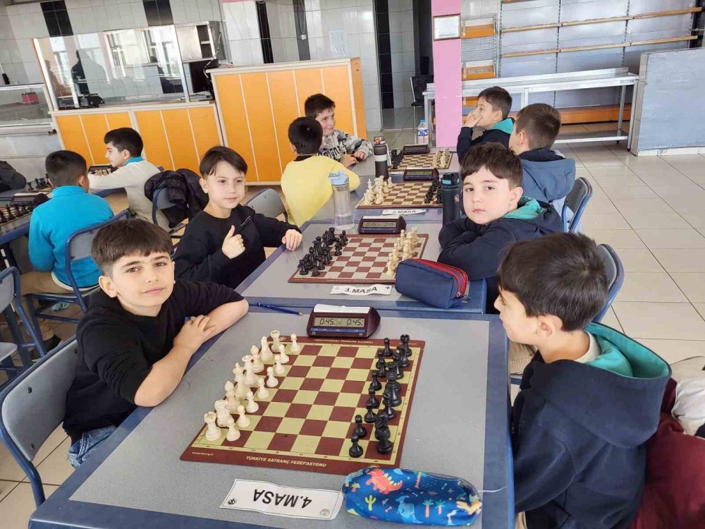 Kars’ta Strateji Ve Hamle Günü: Okul Sporları Satranç Turnuvası Sona Erdi