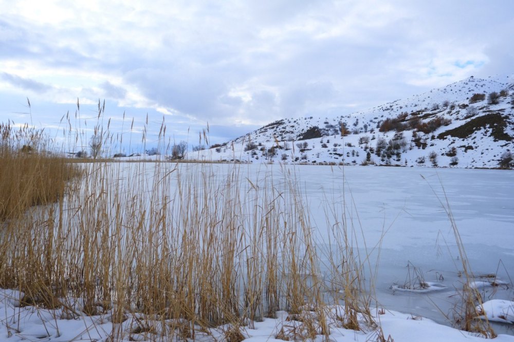 Kemah’taki Ardos Gölü Dondu: Bin 660 Rakımlı Buz Gölü Drone İle Görüntülendi