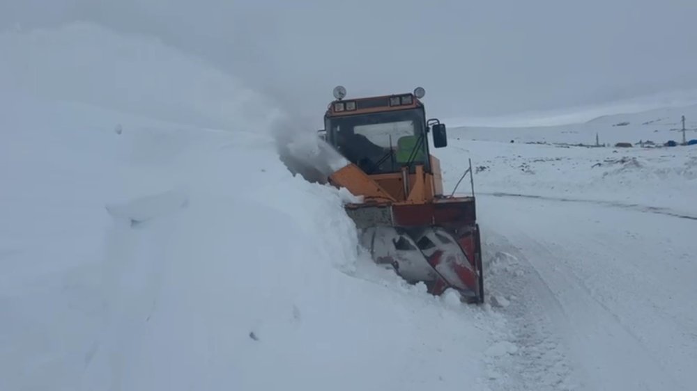 Kars’ta Karla Kaplı Yollar İçin Ekipler Sahada.. Çalışmalar Sürüyor!