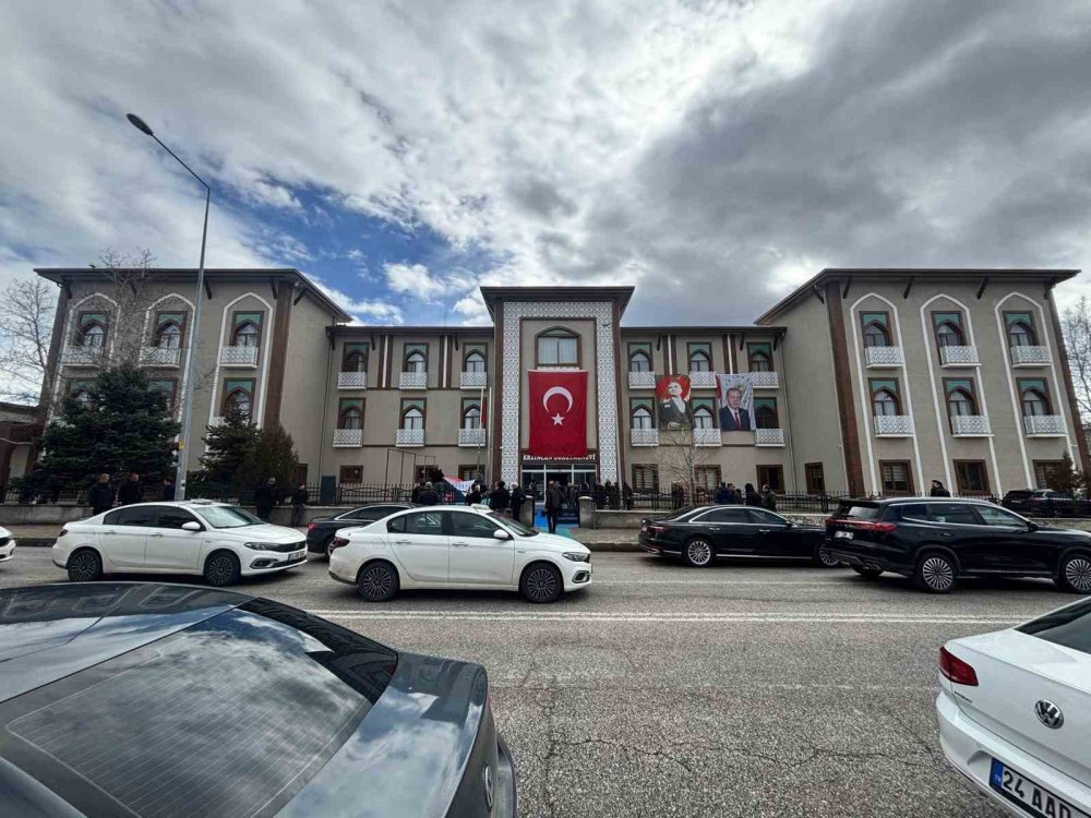 Erzincan’da Yeni Öğretmenevi Hizmet Binası Binali Yıldırım’ın Katılımı İle Hizmete Açıldı