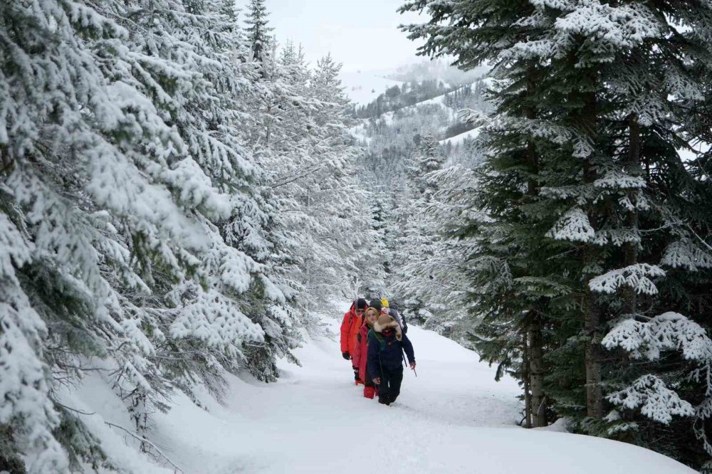 Tersun Dağı’nda Zorlu Kış Yürüyüşü: Kar Kalınlığı 1,5 Metreyi Buldu