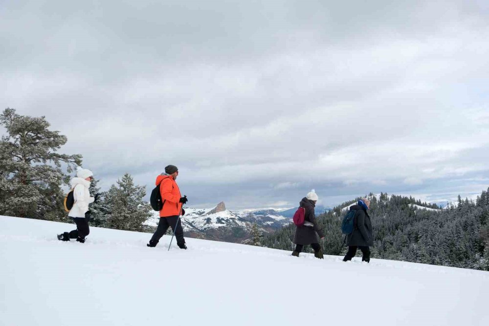 Tersun Dağı’nda Zorlu Kış Yürüyüşü: Kar Kalınlığı 1,5 Metreyi Buldu