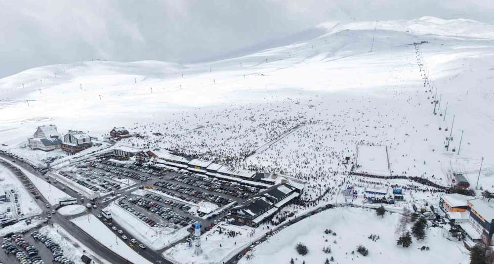 Erciyes’te Hafta Sonu Pistler Kayakçılarla Doldu