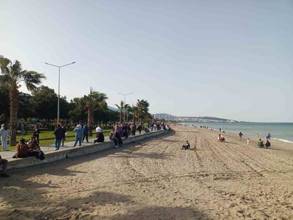 Samsun’da Yalancı Bahar: Vatandaşlar Sahile Akın Etti