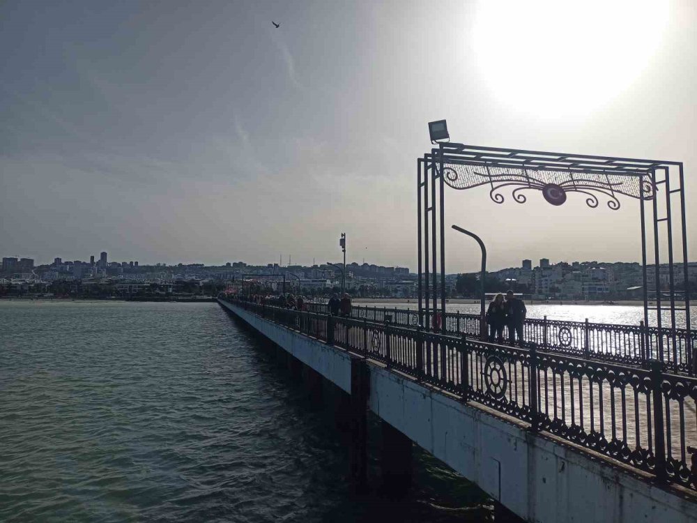 Samsun’da Yalancı Bahar: Vatandaşlar Sahile Akın Etti