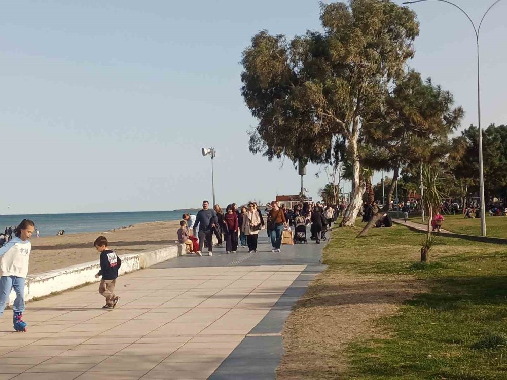 Samsun’da Yalancı Bahar: Vatandaşlar Sahile Akın Etti