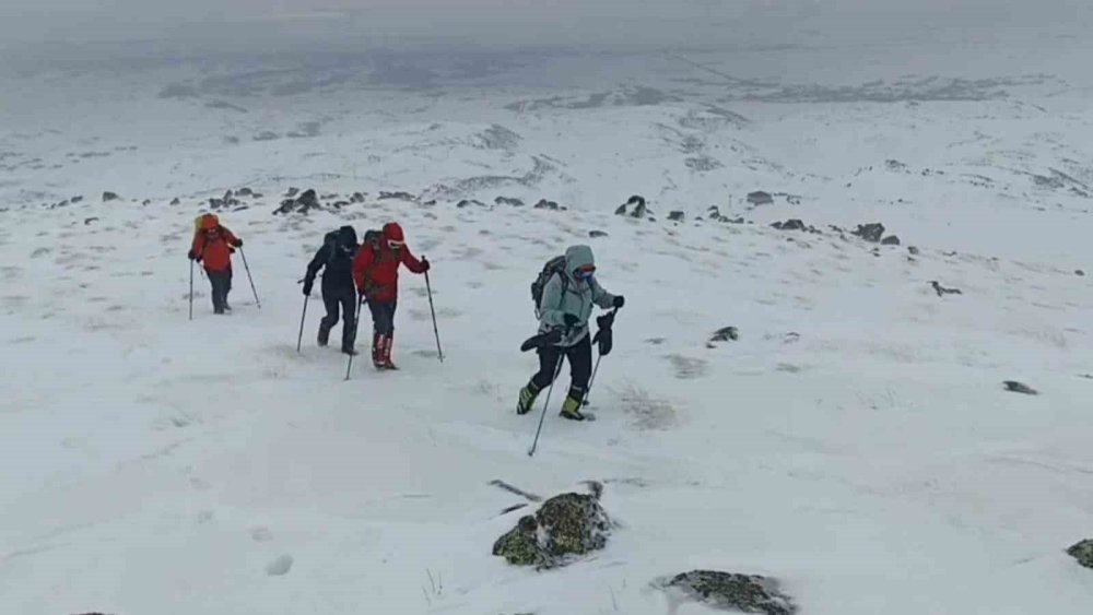 Süphan Dağı Tırmanışı Hava Muhalefetine Takıldı